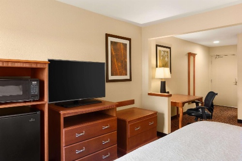 Hampton Inn By Hilton Wichita East image 2